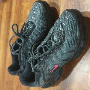 Nike Air Max TN black and red mesh metal